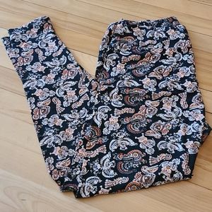 Lularoe tall and curvy pattern leggings
